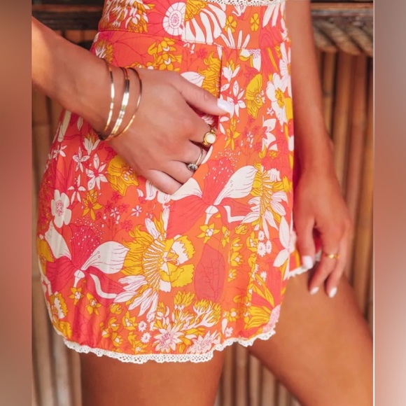 Vici Bahama Breeze Puff Sleeve Crop Top and Pocketed High Rise Floral Shorts - Picture 6 of 6